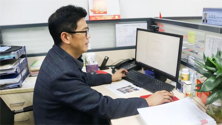 伍國(guó)良，“卷王”實(shí)錘了！