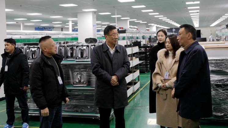 自貿(mào)區(qū)郴州片區(qū)、高新區(qū)黨工委書(shū)記王衛(wèi)東一行蒞臨炬神電子調(diào)研